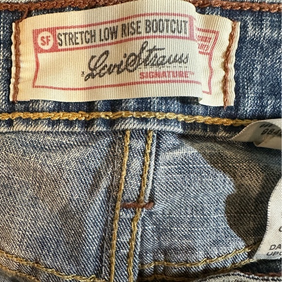 Levi's Signature Stretch Low Rise Bootcut Jeans Size 12M - Picture 4 of 6